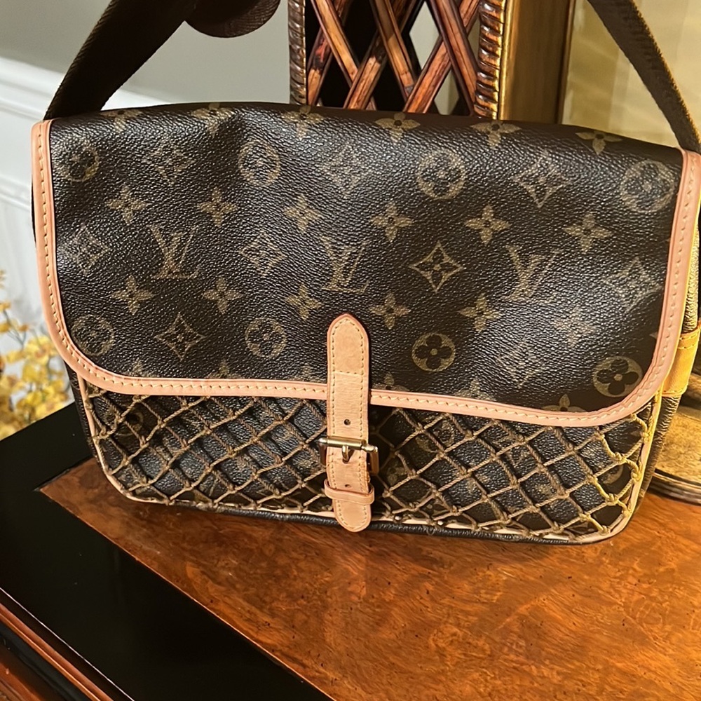 Louis Vuitton Congo PM Messenger
